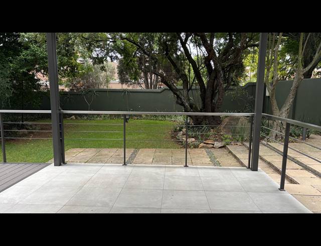 631M² OFFICE TO LET IN PINESLOPES